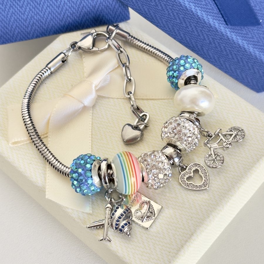 Pulsera Brisa Marina: turquesa, perla y charms de bici, concha y avión